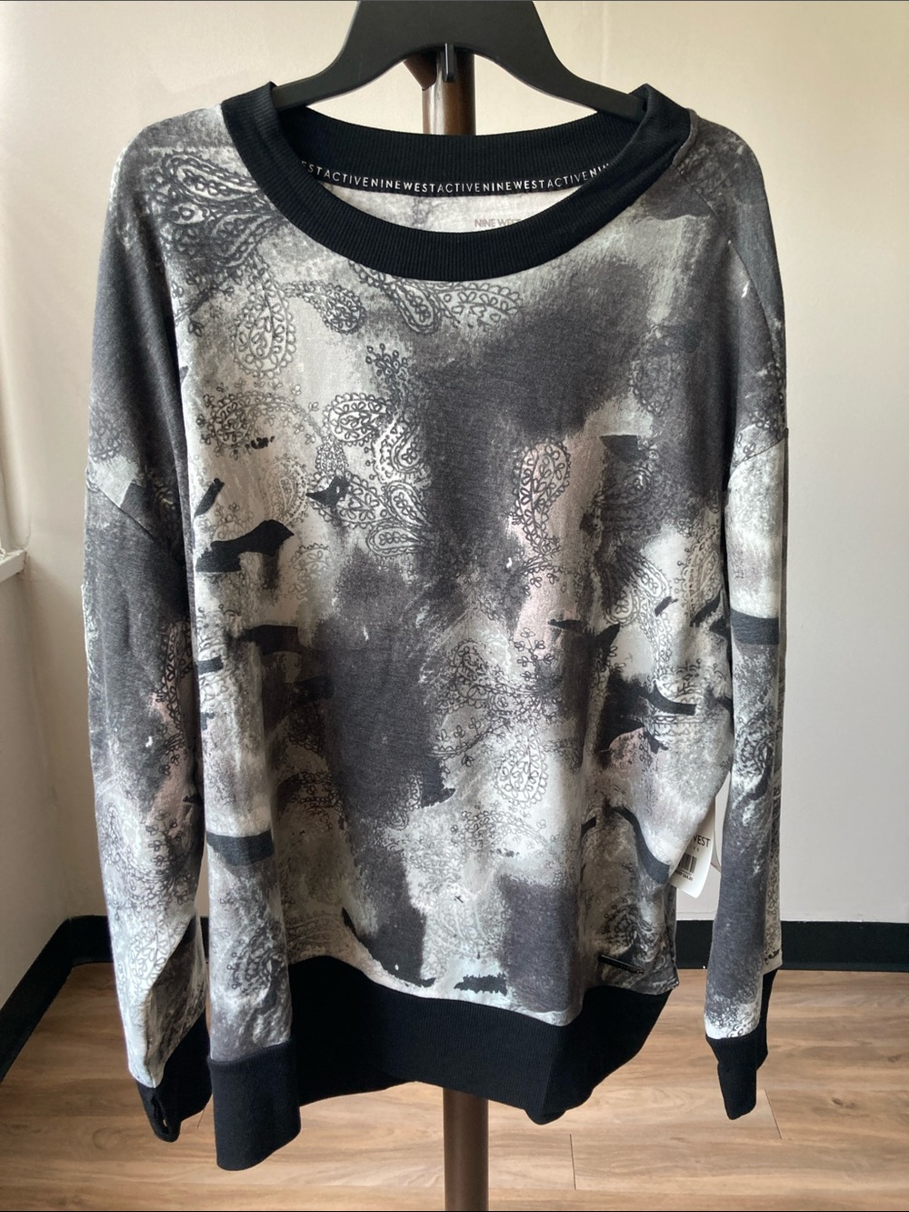 Nine West active paisley print pattern crewneck top zip pocket on sleeve 2X - Picture 5 of 17